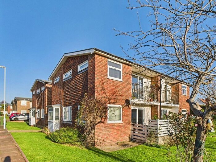 1 Bedroom Flat For Sale In Fairlawn Drive, Worthing, BN14