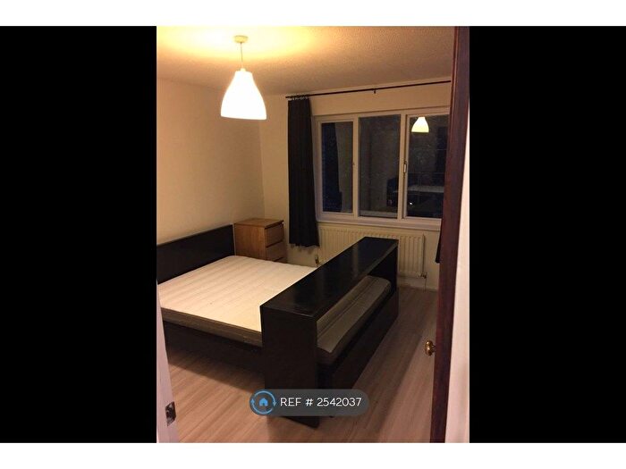 2 Bedroom Flat To Rent In Steep Hill, Croydon, CR0