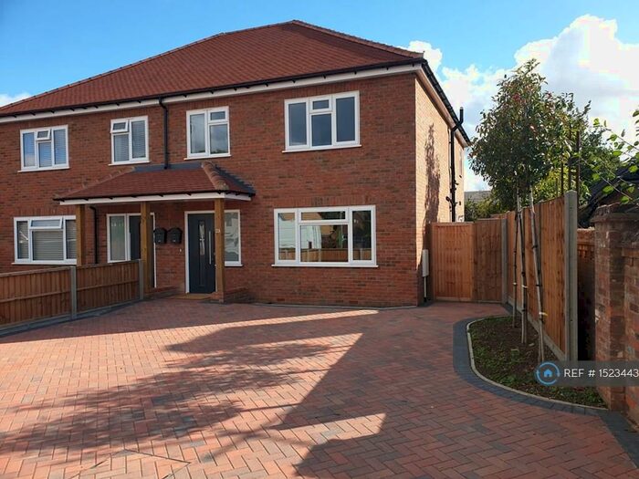 4 Bedroom Semi-Detached House To Rent In Markyate Road, Slip End, Luton, LU1