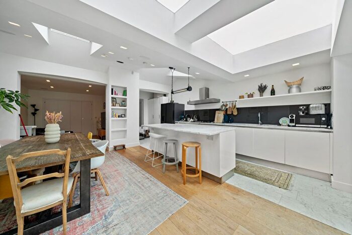 4 Bedroom Semi-Detached House To Rent In Southfield Road, Bedford Park Borders, Chiswick, W4