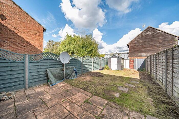 1 Bedroom Flat To Rent In Selby Walk, Woking, GU21