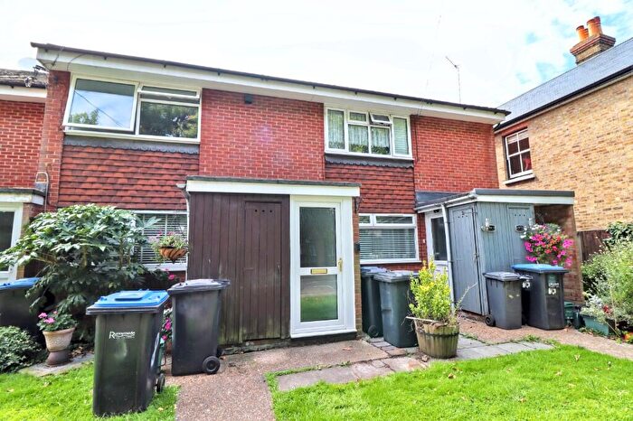 1 Bedroom Maisonette To Rent In Green Lane, Addlestone, Surrey, KT15