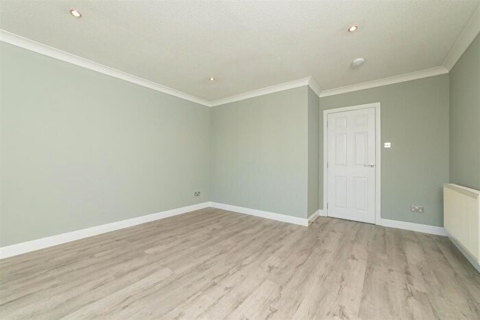 2 Bedroom Flat To Rent In Cornhill Road, Perth, PH1