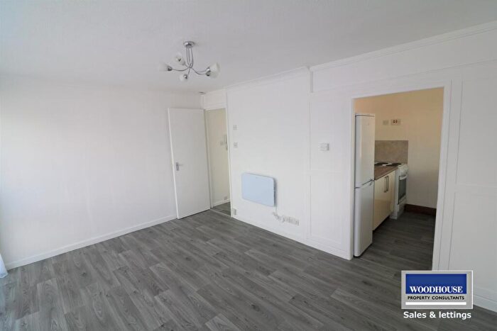 1 Bedroom Flat To Rent In Berners Way, Broxbourne, EN10