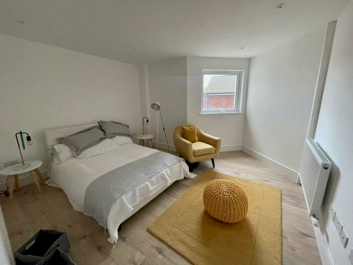 2 Bedroom Flat To Rent In Midland Road, Luton, LU2