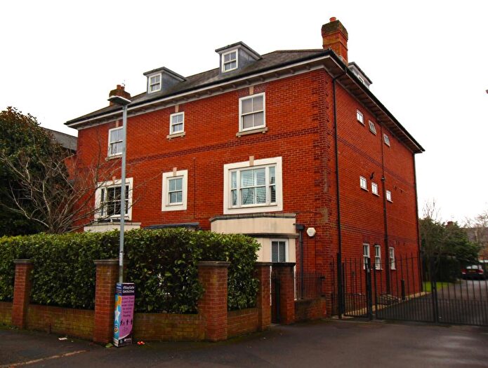 2 Bedroom Flat For Sale In Brownlow Road, Reading, RG1