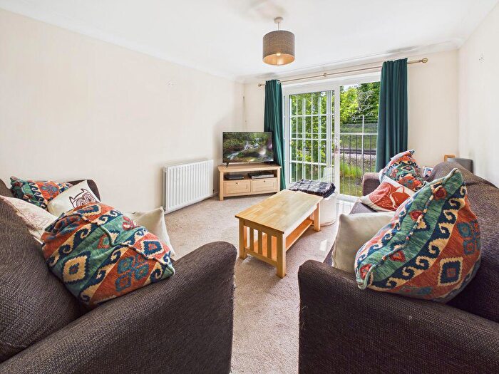 2 Bedroom Flat For Sale In Stafford Rise, Caterham Valley, CR3
