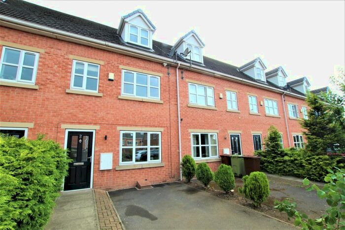 3 Bedroom Town House To Rent In Gilcar Villas, Normanton, WF6
