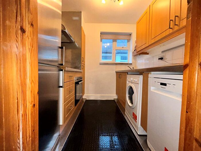 2 Bedroom Flat To Rent In Central Parade, St. Marks Hill, Surbiton, KT6