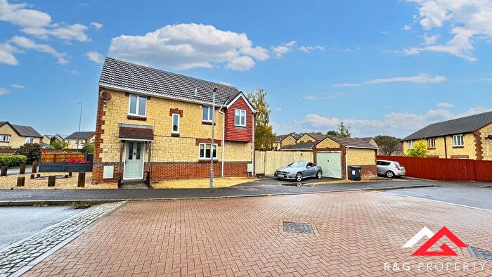 4 Bedroom Detached House For Sale In Magnolia Rise, Trowbridge, BA14