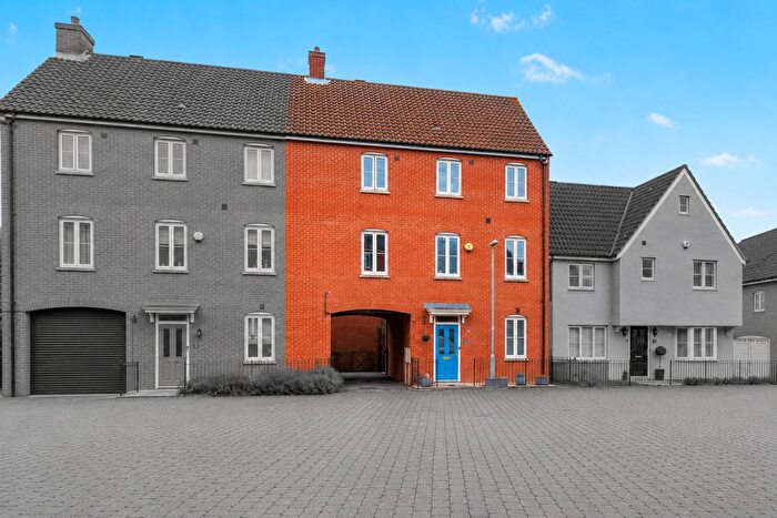 4 Bedroom Town House For Sale In Eastwood Park, Great Baddow, Chelmsford, CM2