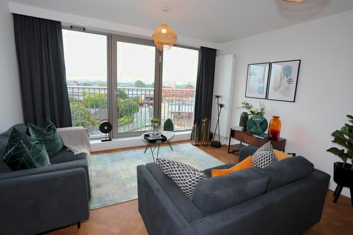 2 Bedroom Flat To Rent In , Broadside, Oldham Road, M4