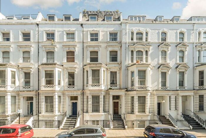 2 Bedroom Flat For Sale In Hatherley Grove, Westbourne, W2