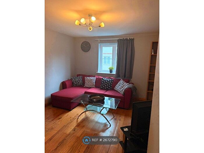 2 Bedroom Flat To Rent In Poppleton Close, Coventry, CV1
