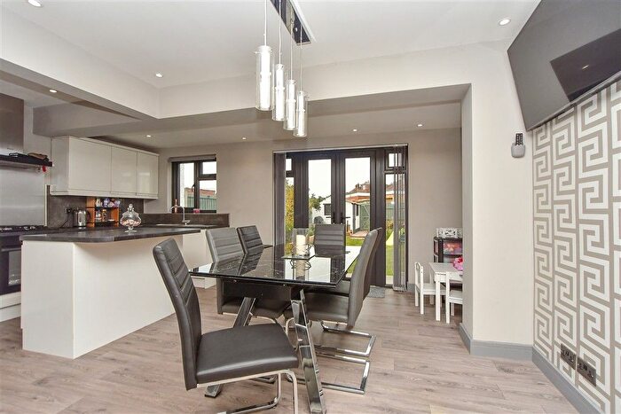 3 Bedroom End Terrace House For Sale In Rochester Road, Gravesend, Kent, DA12
