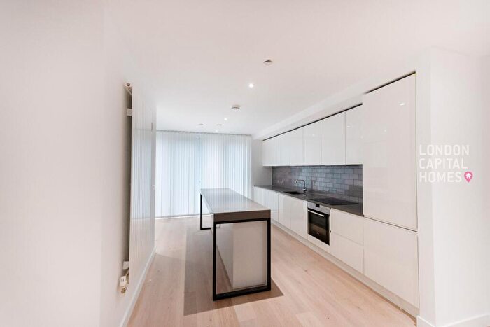 3 Bedroom Apartment To Rent In Starboard Way, London, E16