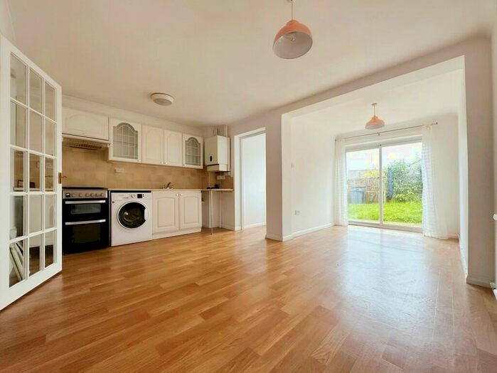 3 Bedroom Terraced House To Rent In Marlborough, Wiltshire, SN8