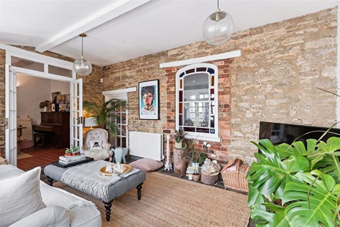 7 Bedroom Property For Sale In High Street, Olney, MK46