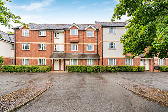 2 Bedroom Apartment For Sale In Thames View, Abingdon, OX14
