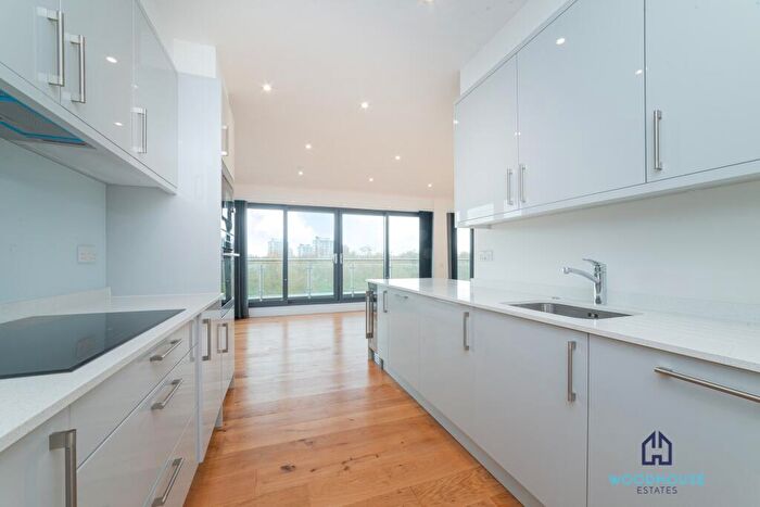 3 Bedroom Flat To Rent In Stannary Street, Lambeth, London, SE11