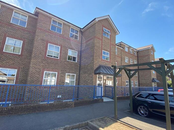 2 Bedroom Flat For Sale In Riverbank, Maidstone, Kent, ME15