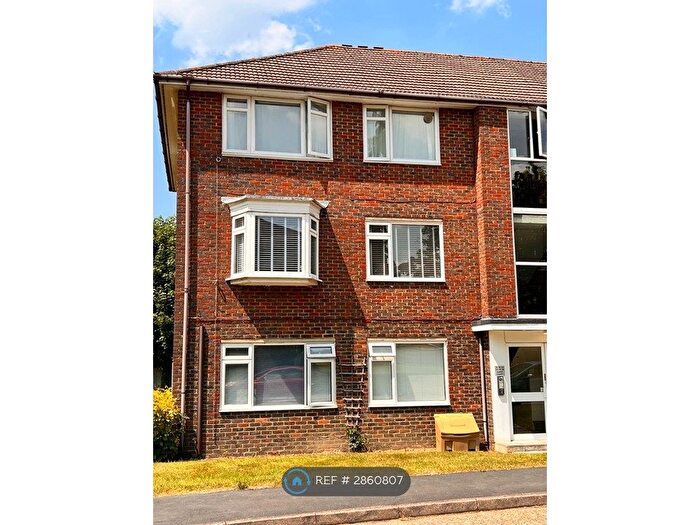 2 Bedroom Flat To Rent In Hurst Court, Horsham, RH12