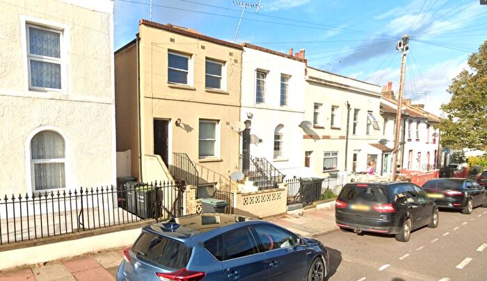 2 Bedroom Apartment To Rent In Wellington Street, Gravesend, Kent, DA12