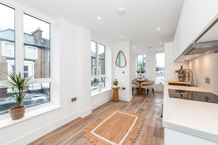 1 Bedroom Flat For Sale In Brockley Cross, Brockley, London, SE4