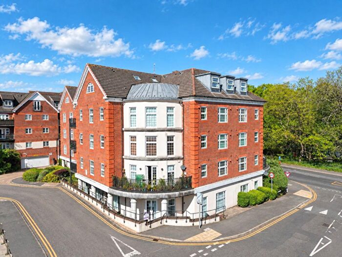 2 Bedroom Flat For Sale In London Road, Camberley, GU15