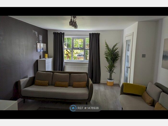 3 Bedroom Semi-Detached House To Rent In Wensleydale Drive, Leeds, LS12