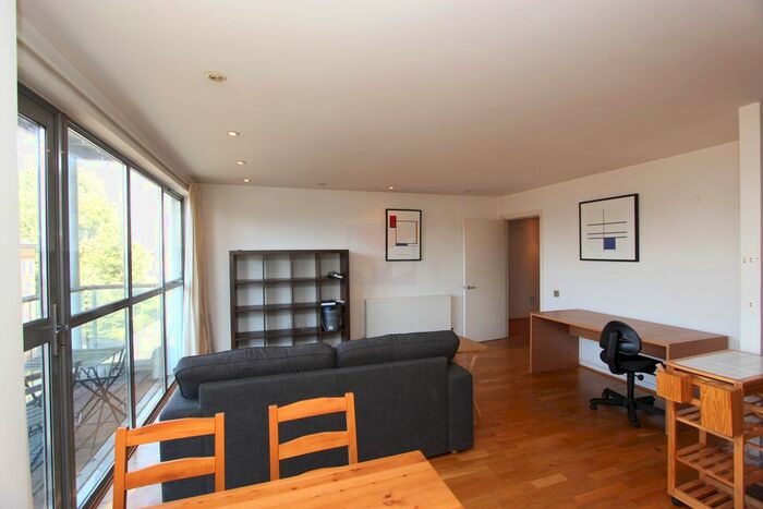 2 Bedroom Flat To Rent In Varcoe Road, London, Greater London, SE16
