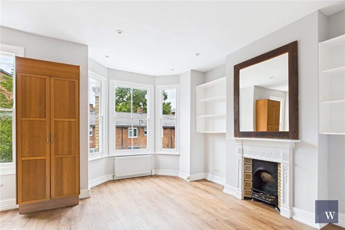 2 Bedroom Flat For Sale In Sandmere Road, London, SW4