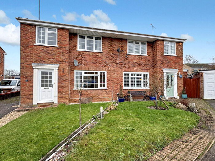 3 Bedroom Semi Detached House For Sale In Fox Way, Buckingham, MK18