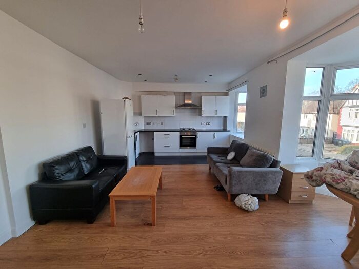 2 Bedroom Flat To Rent In Norbury Crescent, London, SW16
