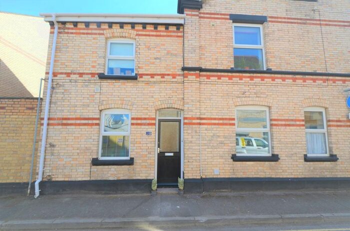 1 Bedroom Flat To Rent In Vicarage Lawn, Barnstaple, EX32