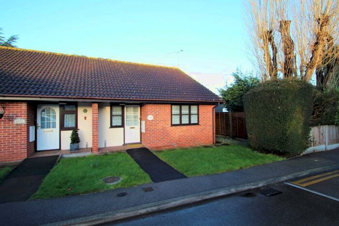 2 Bedroom Bungalow To Rent In Old Farm Court, Billericay, CM12
