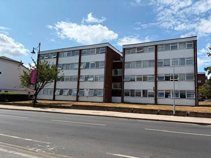 2 Bedroom Flat For Sale In London, E18