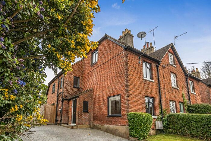 4 Bedroom Semi Detached House For Sale In New Mill Terrace, Tring, HP23