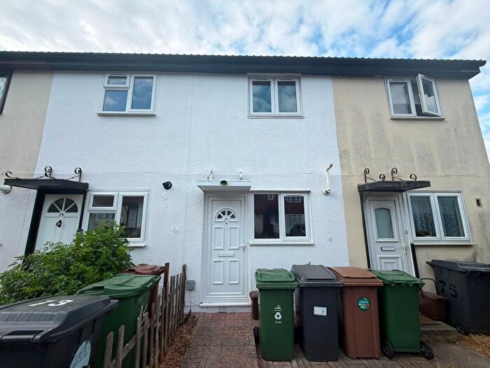 2 Bedroom Terraced House To Rent In Stapleford Close, E4