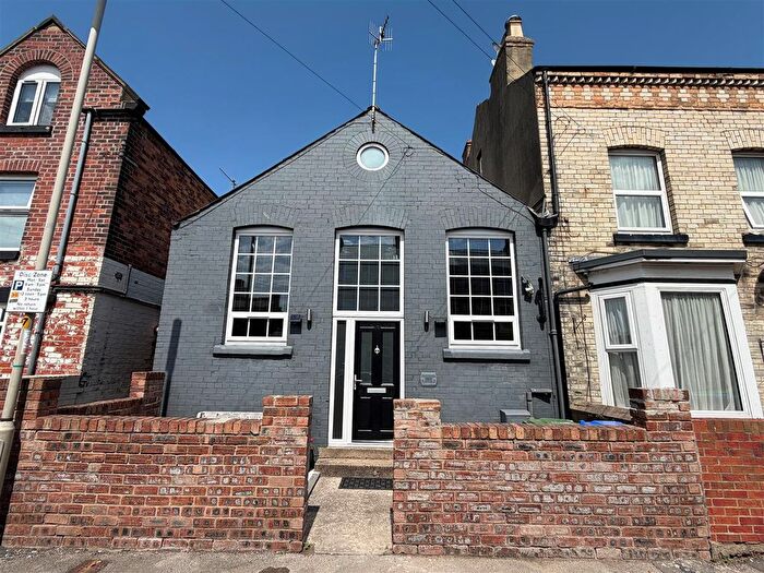 3 Bedroom End Terrace House For Sale In Rothbury Street, Scarborough, YO12