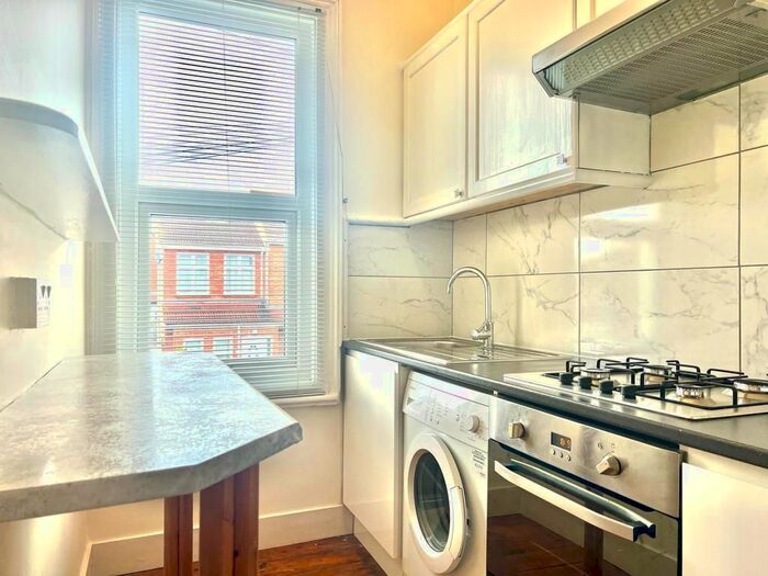 2 Bedroom Flat To Rent In Spencer Road, Wealdstone, Harrow, HA3