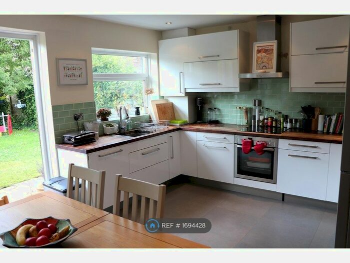 2 Bedroom Flat To Rent In Somerton Road, London, NW2