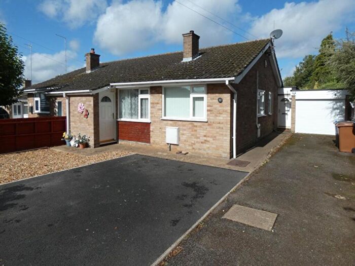 3 Bedroom Semi-Detached Bungalow For Sale In Ringwood Close, Kingsthorpe, Northampton, NN2