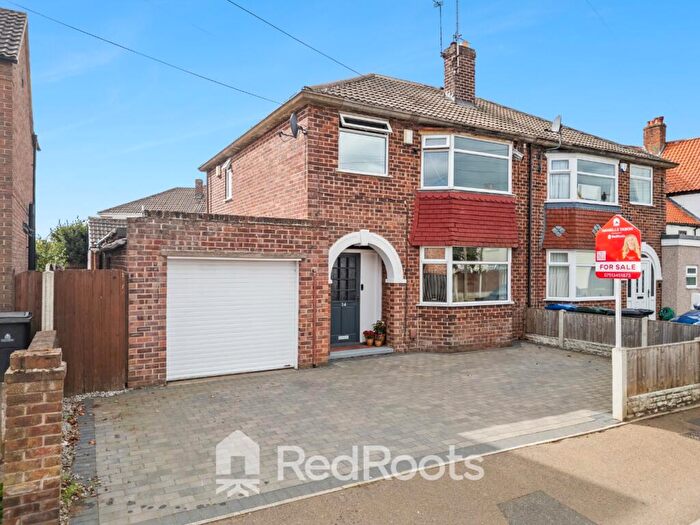 5 Bedroom Semi-Detached House For Sale In Cedric Road, Edenthorpe, Doncaster, DN3