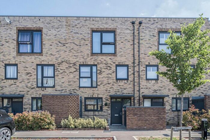 4 Bedroom Town House To Rent In Adit Road Erith, DA8