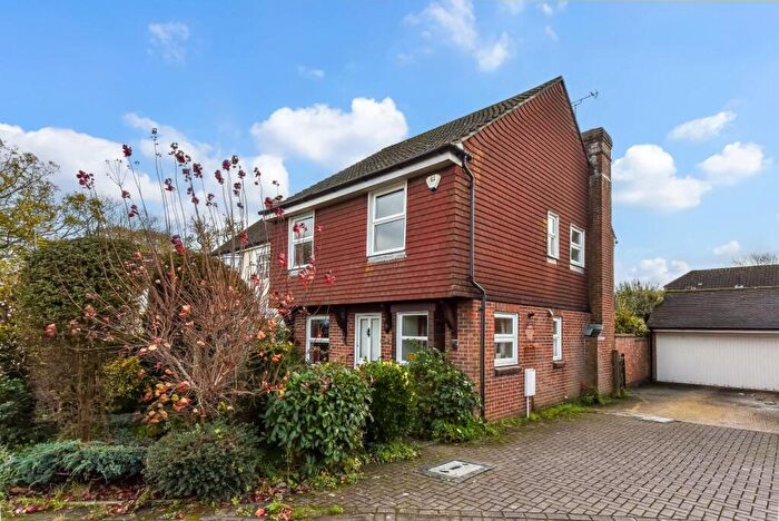 4 Bedroom Semi Detached House For Sale In Grenehurst Way, Petersfield, Hampshire, GU31