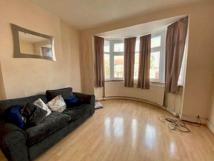 2 Bedroom Maisonette To Rent In Heather Park Drive, Wembley, Greater London, HA0