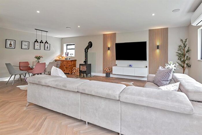 4 Bedroom Detached House For Sale In The Meads, Bricket Wood, St. Albans, AL2