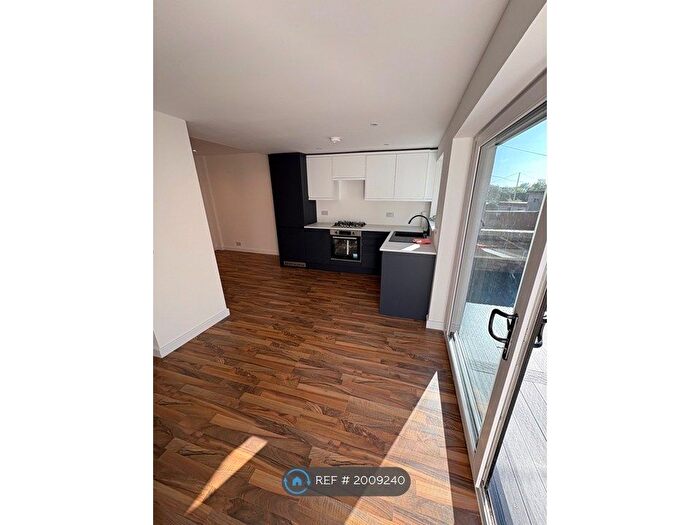 4 Bedroom Terraced House To Rent In Spey Road, Glasgow, G61