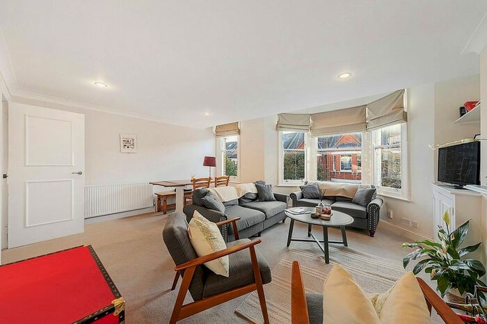 3 Bedroom Flat To Rent In Narbonne Avenue, Abbeville Village, London, SW4